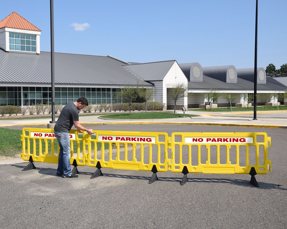 Plastic Barricades vs. Steel Barrier Fences: Which is Best for You?